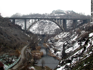 "Suicide" bridge